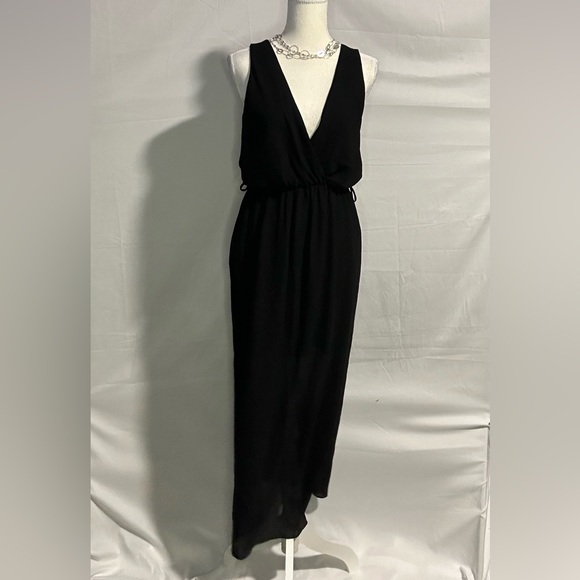 Dresses 2 for $15 or 3 for $20 (Mix & match) - Picture 1 of 4